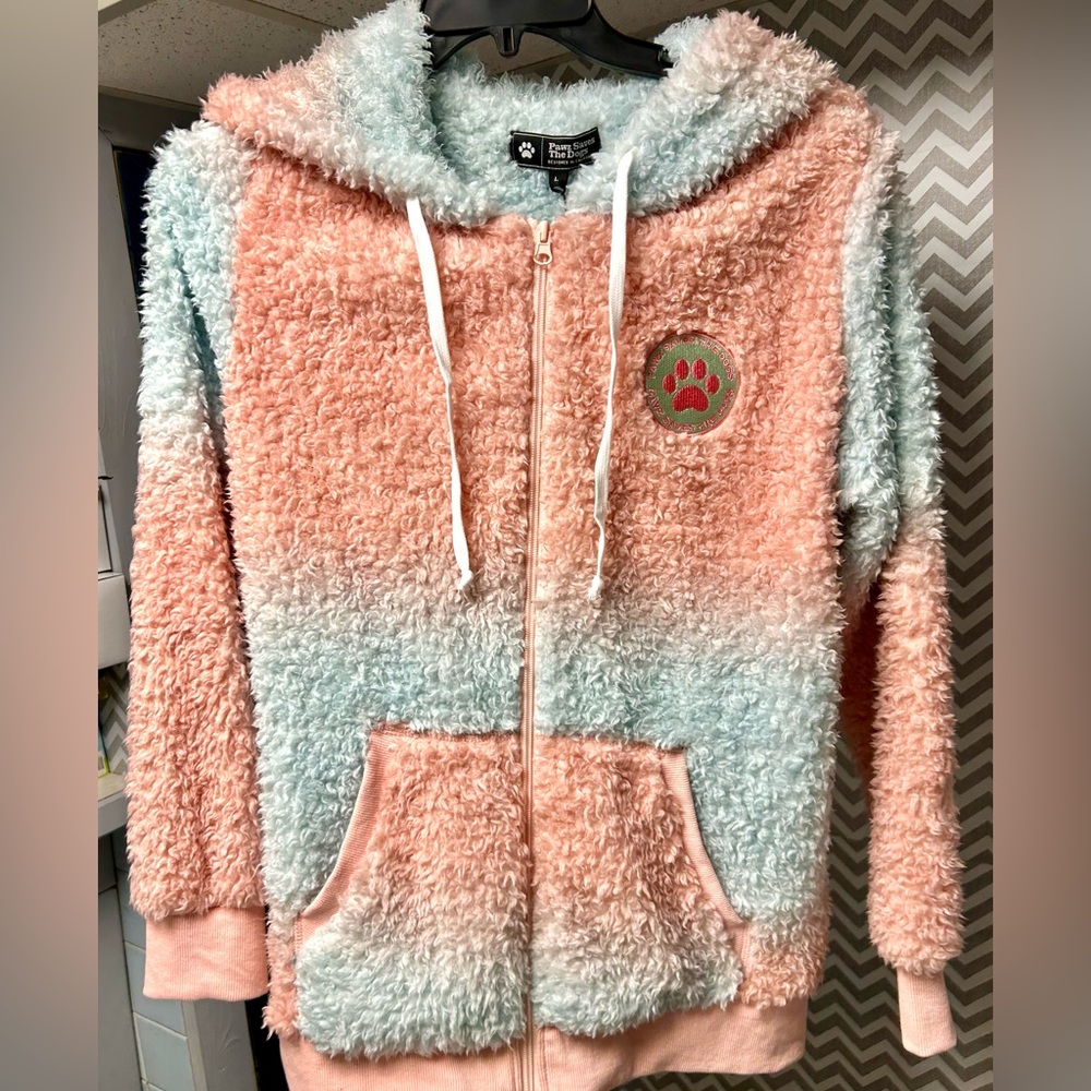 NEW Pawz Saves the Dogs paw print paws fuzzy sweatshirt size large NWT